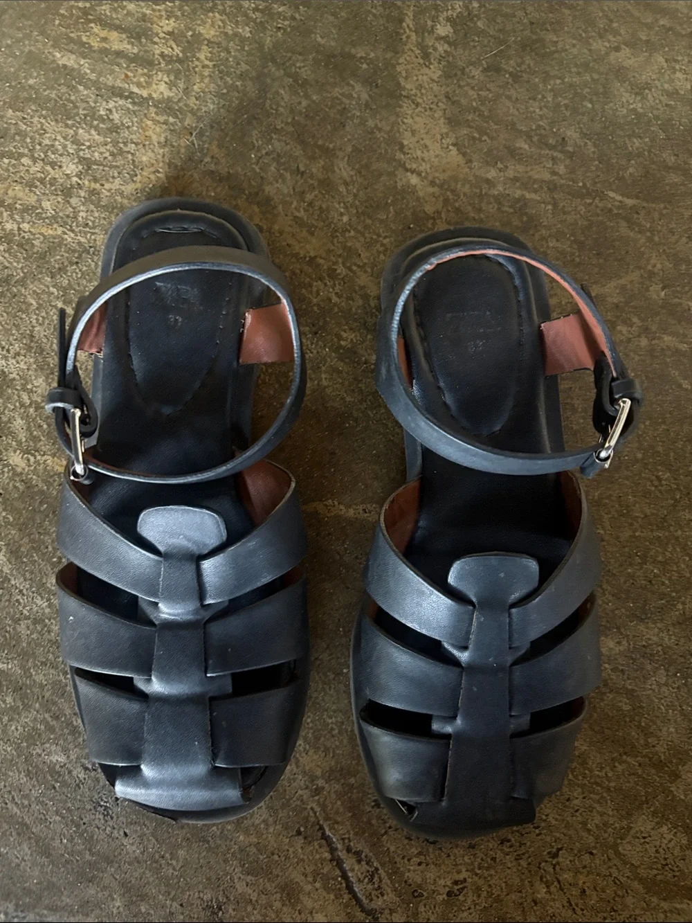 Zara Kids Black Fisherman Sandals - Classic Strappy Design